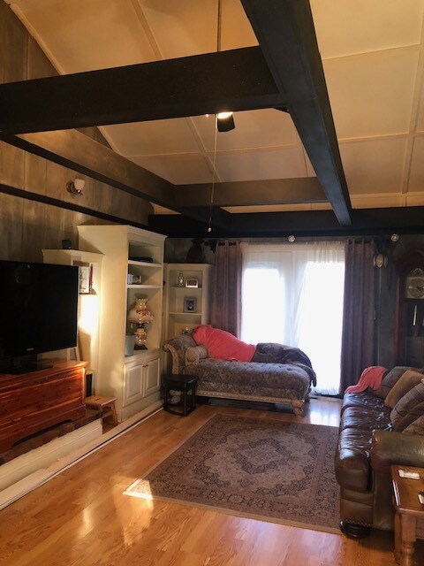 Beautiful rafter view in Living area!