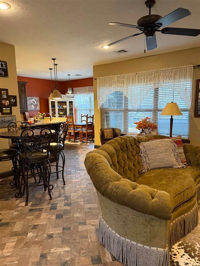 703 Meadow Ln, Cache, OK 73527 - photo 5