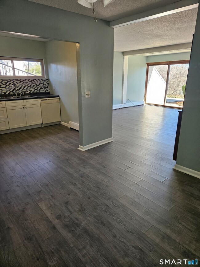 150 Sheraton Ln unit 150, Norwich, CT 06360 - photo 5