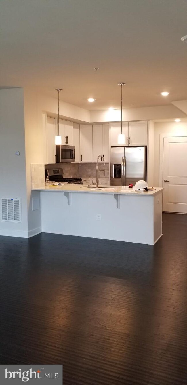 13230 Lake Woodland Way unit 5J, Herndon, VA 20171 - photo 4