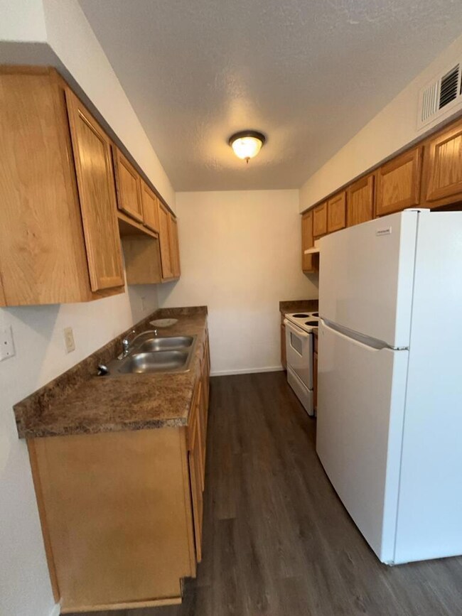 126 Rhode Island St SE unit D, Albuquerque, NM 87108 - photo 4