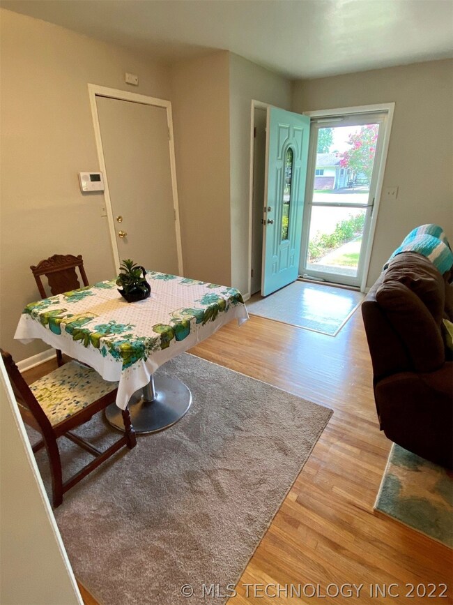 119 E Powell St, Claremore, OK 74017 - photo 4