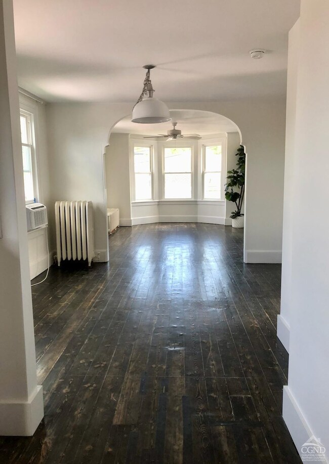 21 8th St unit 3, Hudson, NY 12534 - photo 4