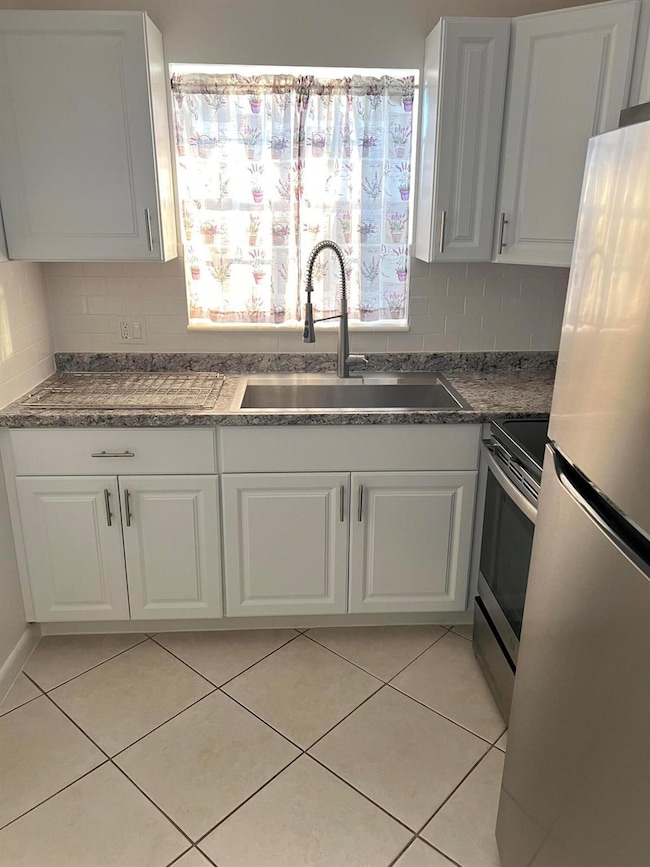 162 Camden G, West Palm Beach, FL 33417 - photo 3