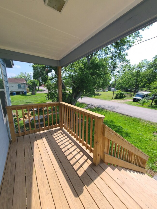 201 4th St, Rosenberg, TX 77471 - photo 4