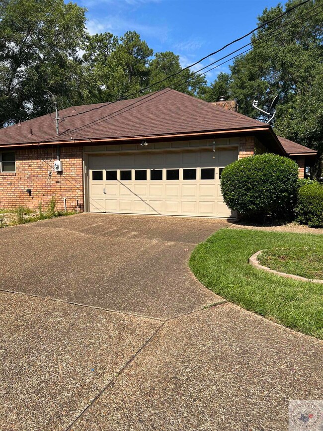 424 Northwest Dr, Wake Village, TX 75501 - photo 2