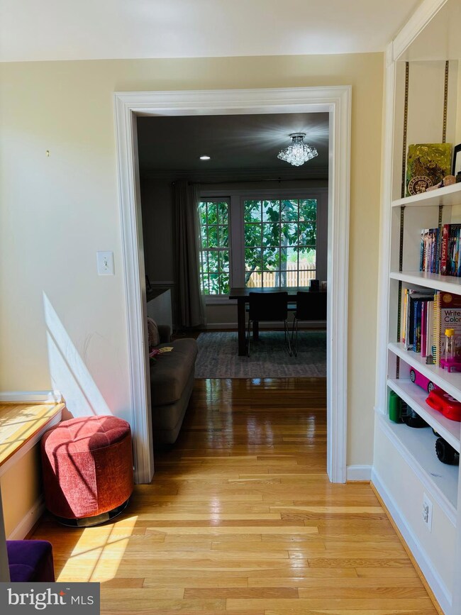 2062 Madrillon Rd, Vienna, VA 22182 - photo 4