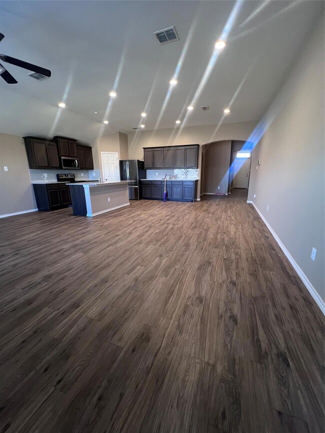 2528 Old Buck Dr, Weatherford, TX 76087 - photo 3