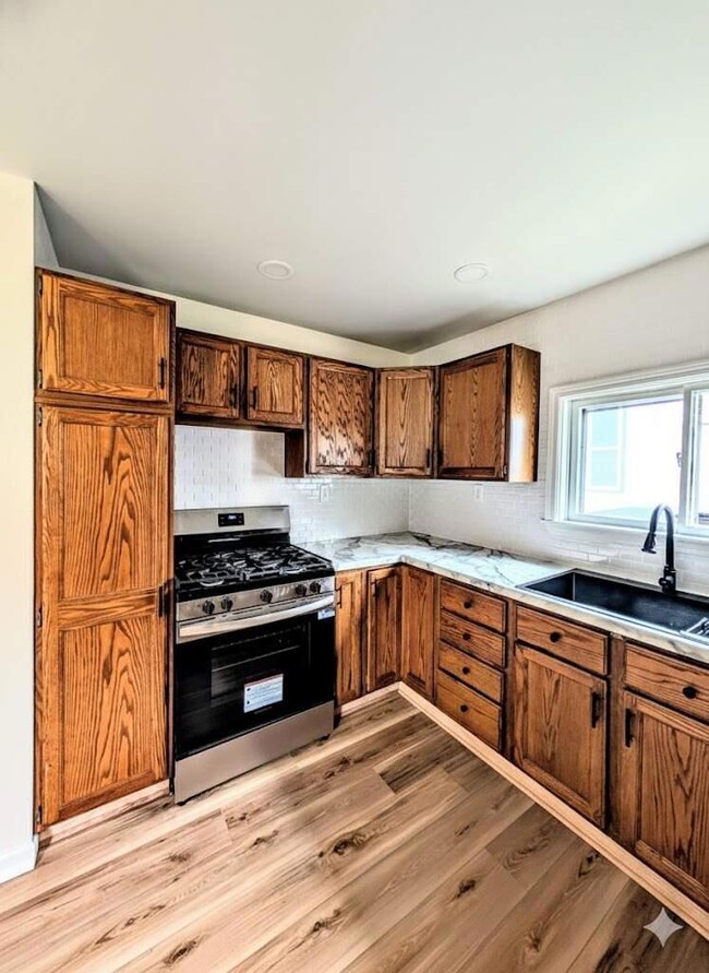 117 E Walnut St, Albion, MI 49224 - photo 4