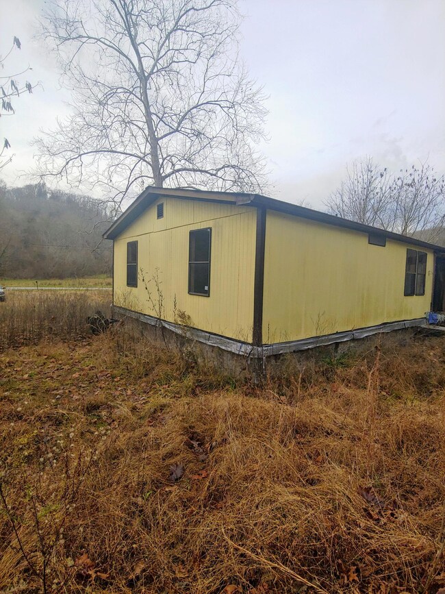 489 Oak Glen Cir, Fall Branch, TN 37656 - photo 2