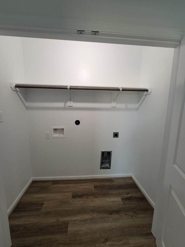 933 Tillman Ln, East Bernard, TX 77435 - photo 6