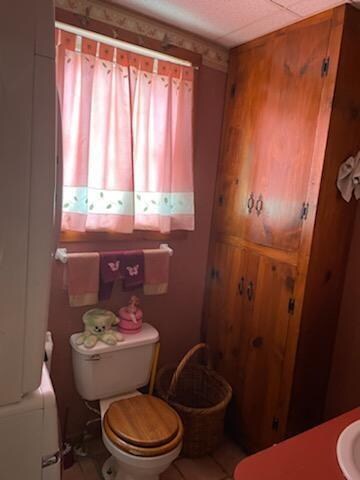 1/2 Bath w/ Laundry