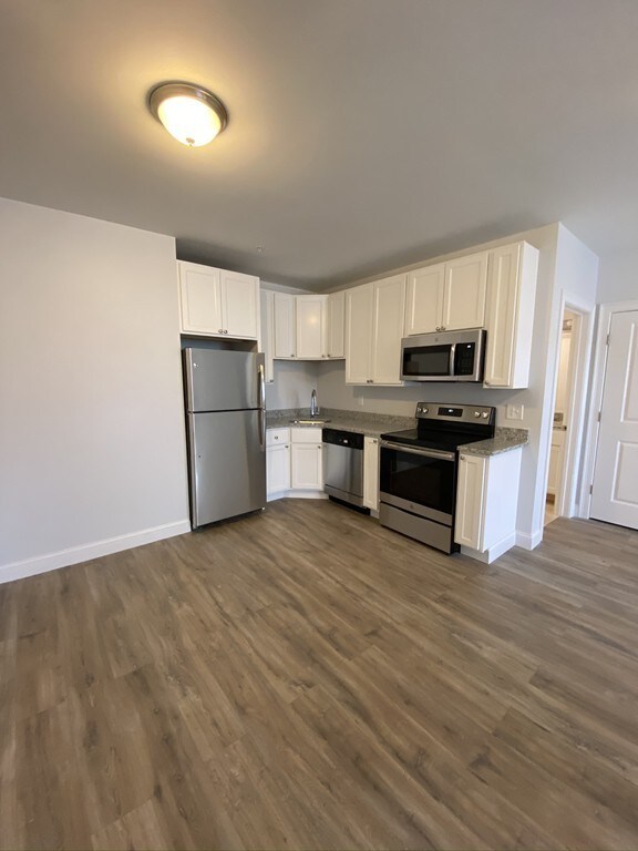 37 W Water St unit 3, Wakefield, MA 01880 - photo 2