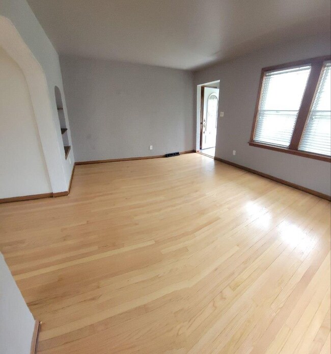 18262 Burnham Ave unit 1, Lansing, IL 60438 - photo 3