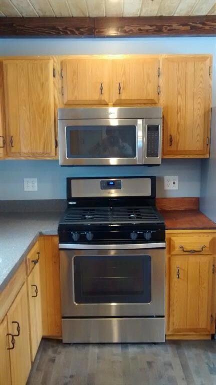 All new appliances include gas...