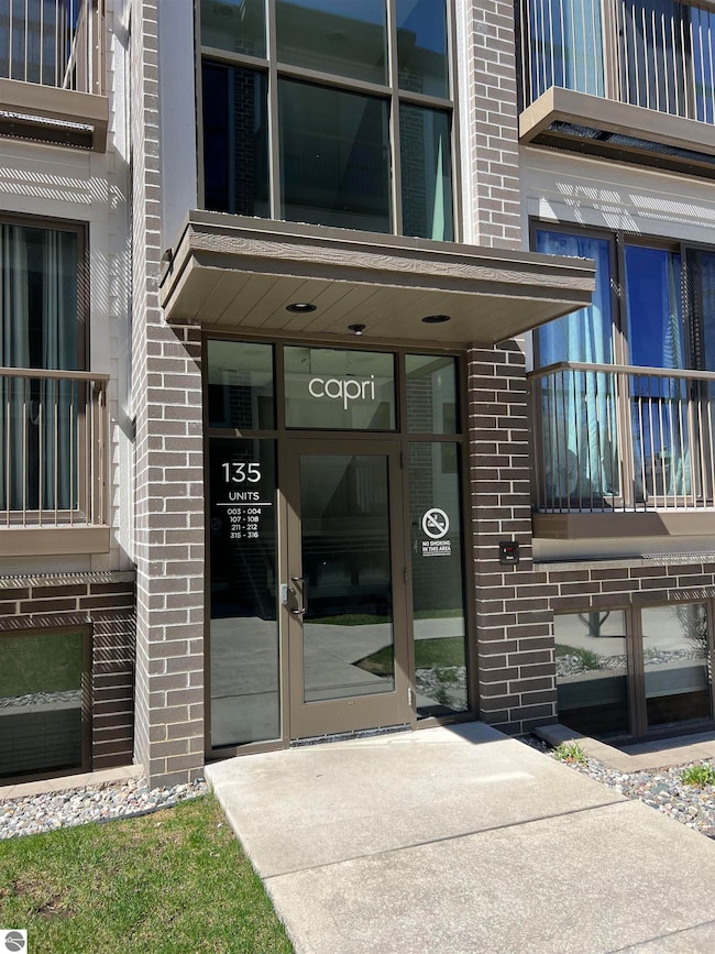 135 E Eighth St unit 211, Traverse City, MI 49684 - photo 2