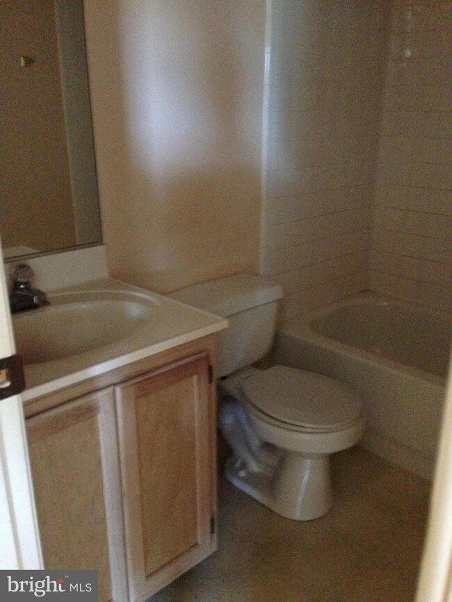 4128 Applegate Ct, Suitland, MD 20746 - photo 7