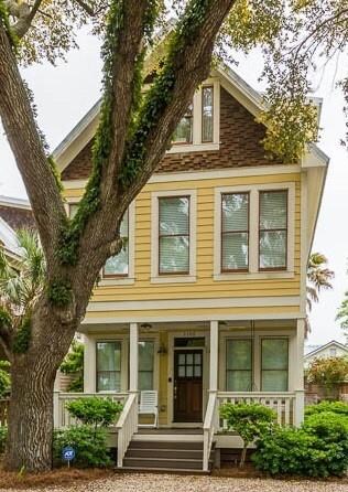 Great Beach Cottage!  Perfect for a second home or investment property.