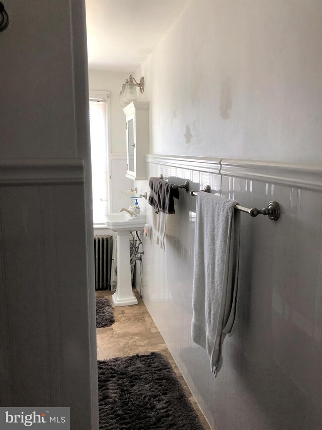 226 W 5th St, Lansdale, PA 19446 - photo 4