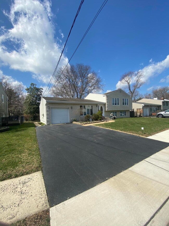 19 Dartmouth Dr.
