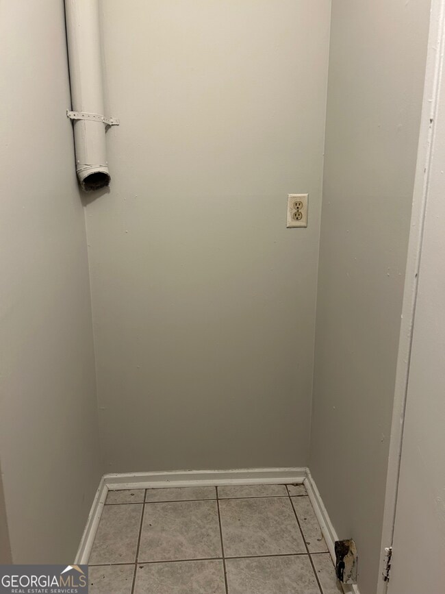 1292 Crystal Lake Rd, Atlanta, GA 30349 - photo 5