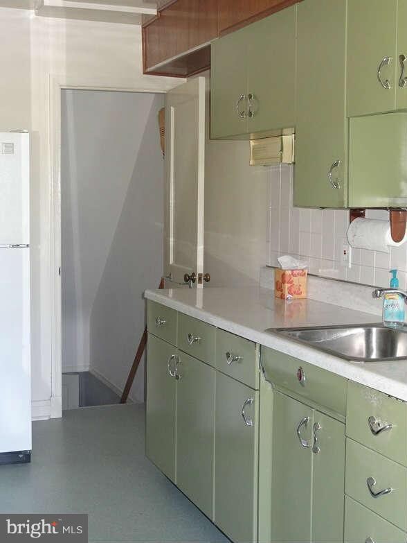 8631 Oakleigh Rd, Parkville, MD 21234 - photo 2