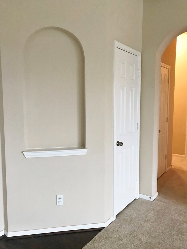 3303 Aberdeen Ct, Bay City, TX 77414 - photo 5