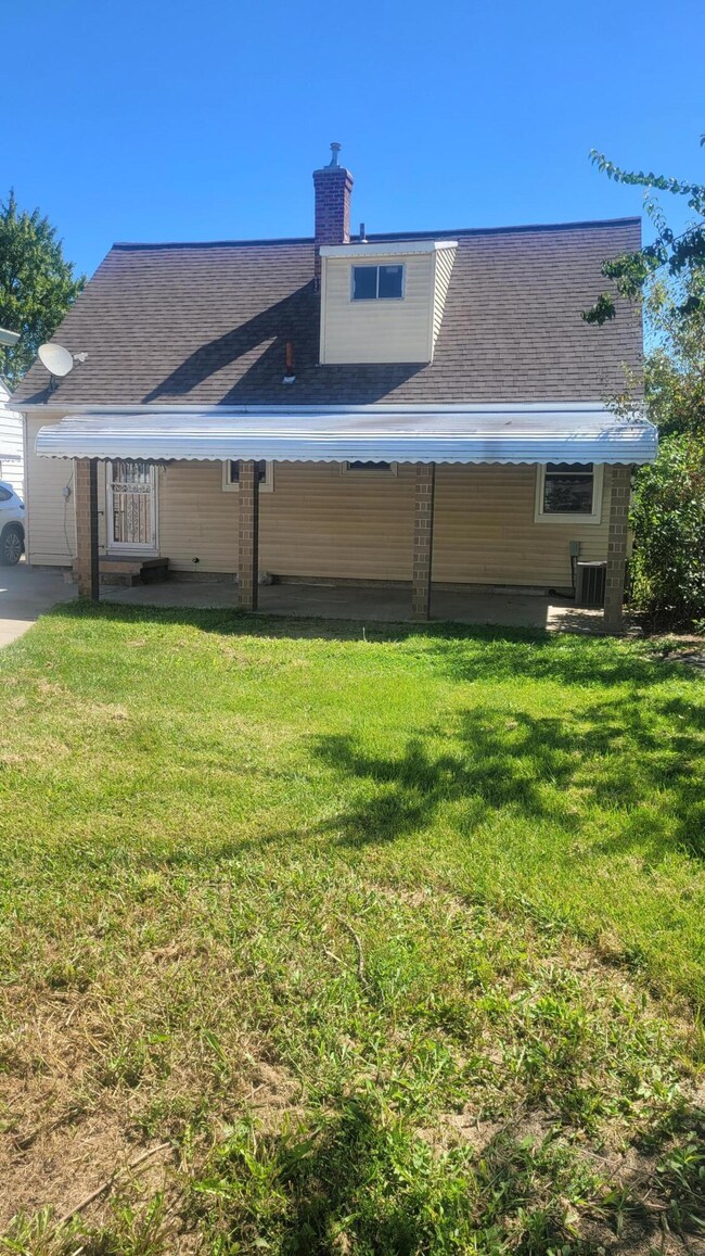 633 Roth Ave, Columbus, OH 43228 - photo 4