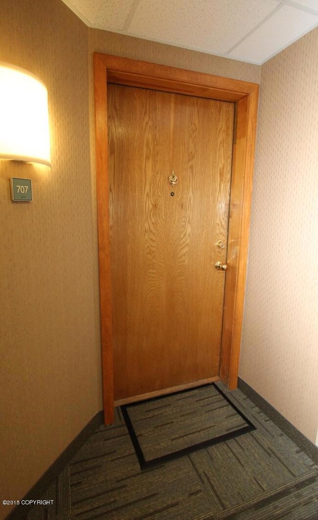 2-707 Unit hall door