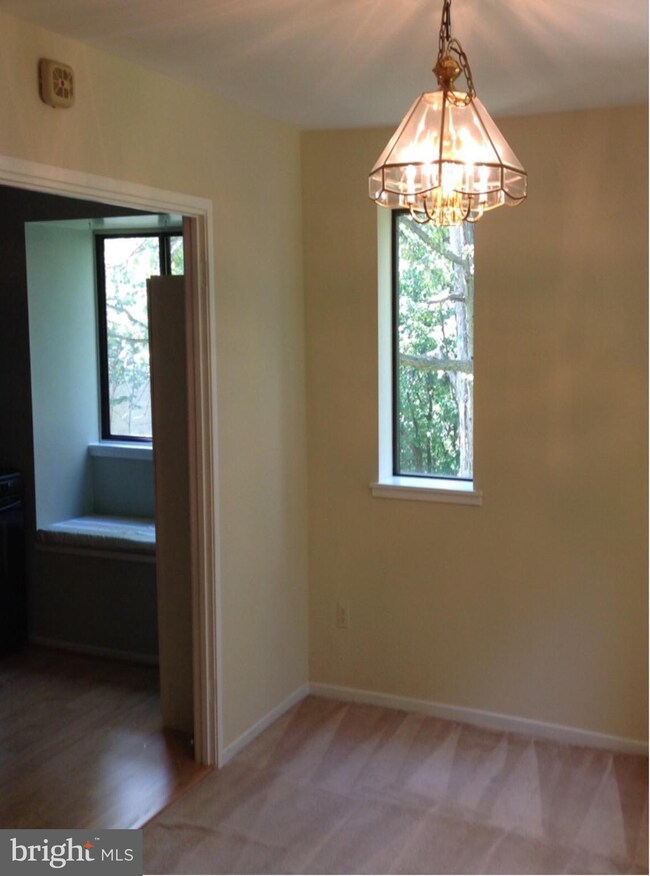 1652 Parkcrest Cir unit 200, Reston, VA 20190 - photo 5