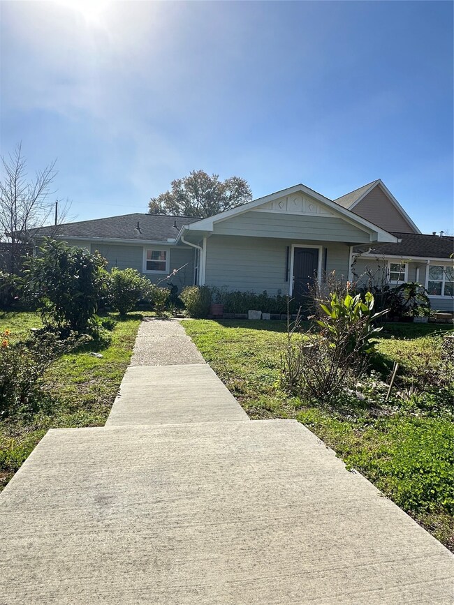 8246 Lanham Ln unit A, Houston, TX 77075 - photo 2