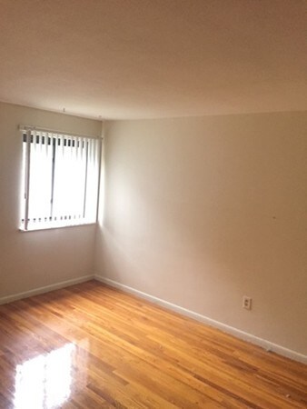 220 Central St unit 5, Stoneham, MA 02180 - photo 4