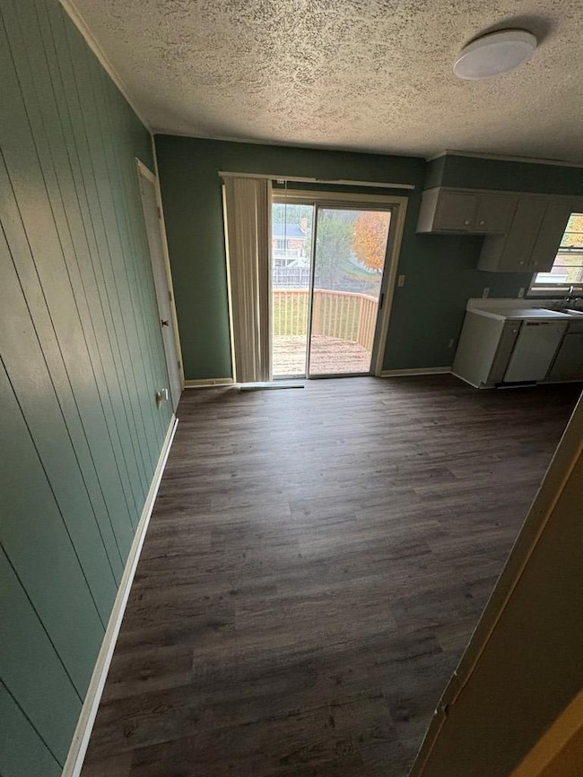 619 Robin St, Bluefield, VA 24605 - photo 7