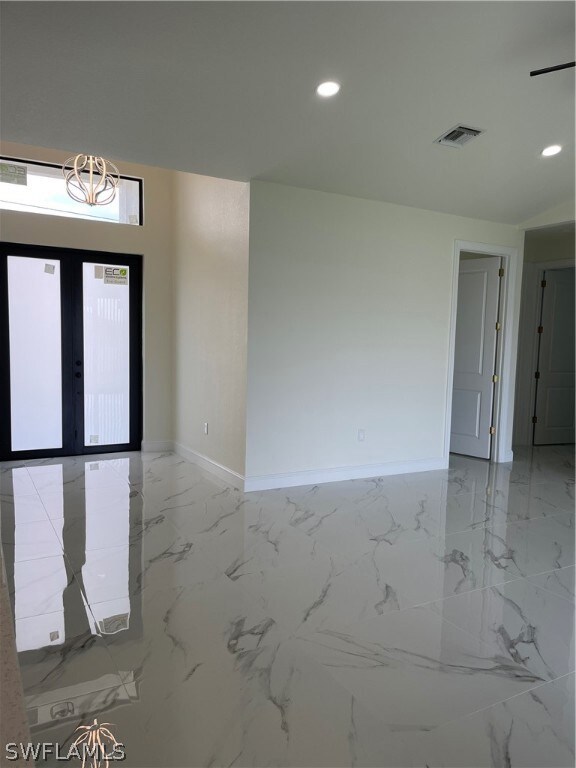 DOBLE GLAZED IMPACT-PROOF GLASS MAIN ENTRANCE.