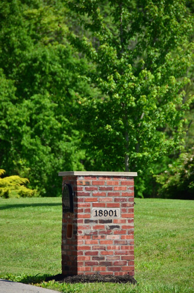 18901 Hunt Country Ln