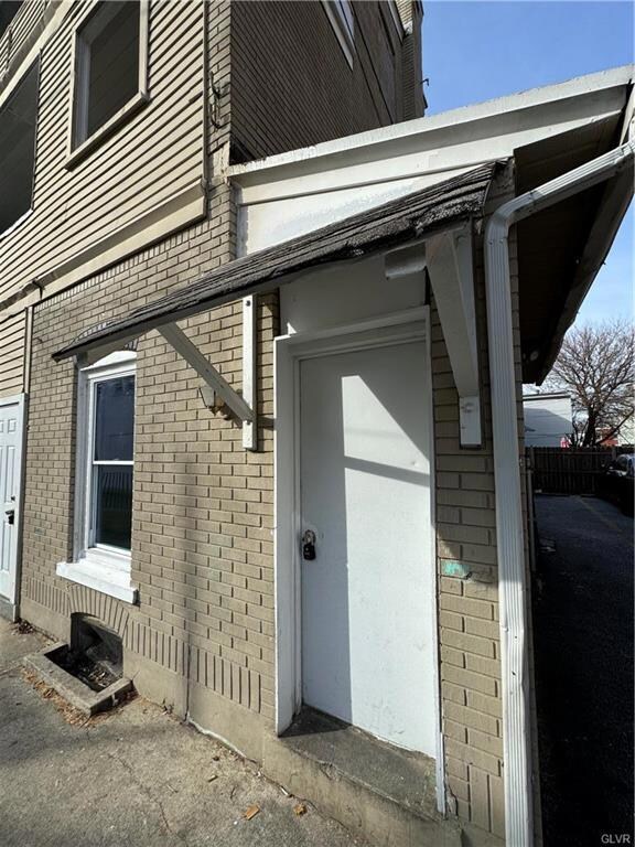 917 W Liberty St unit 1st Floor, Allentown, PA 18102 - photo 2