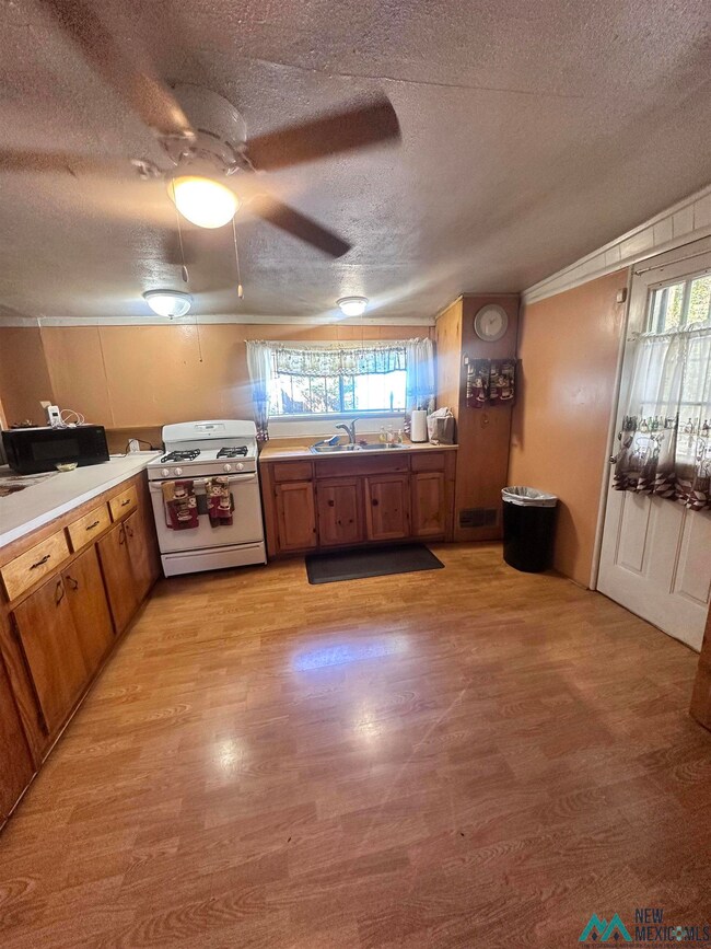 122 Delgado St, Las Vegas, NM 87701 - photo 6