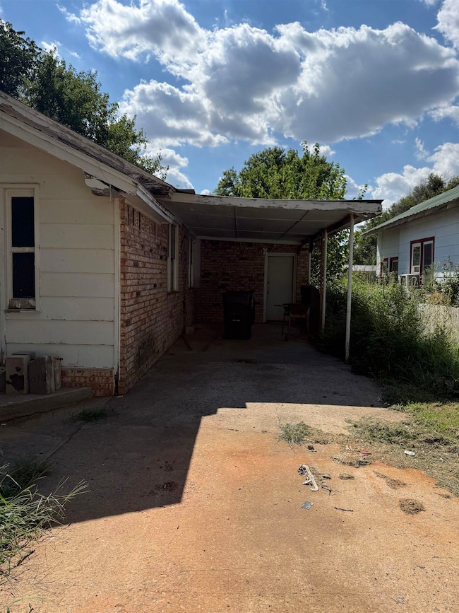 401 N Leach Ave, Watonga, OK 73772 - photo 3