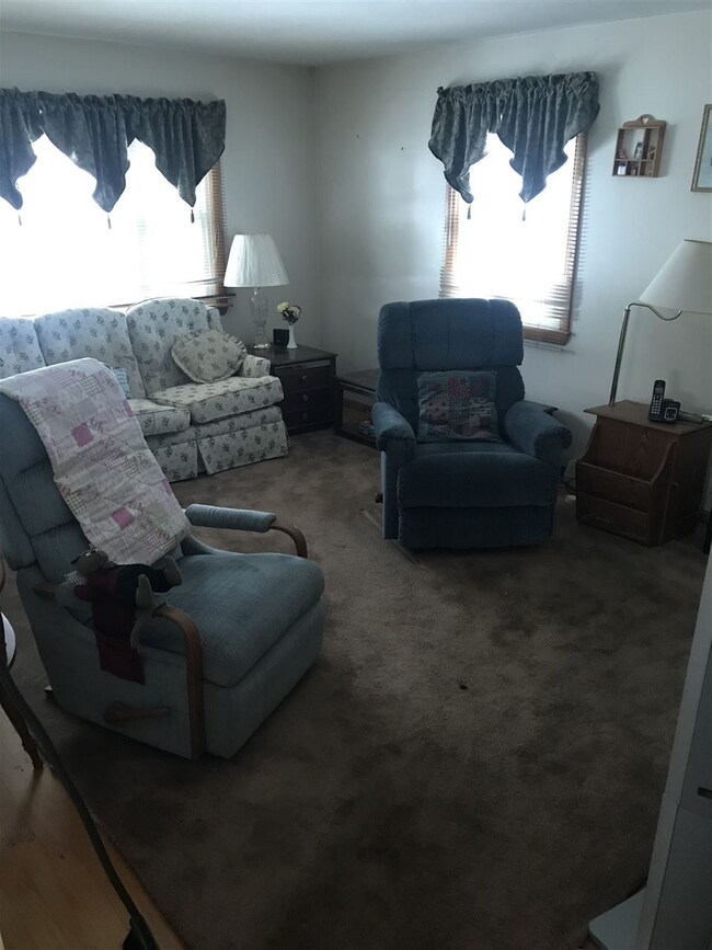 9 Burns St, Nashua, NH 03064 - photo 4