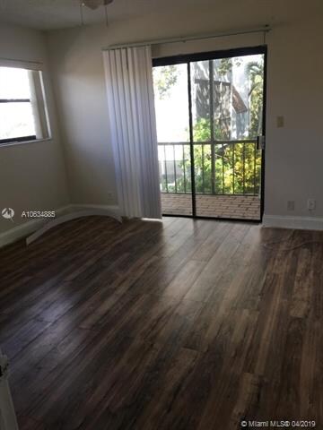 2ed floor huge guest bedroom and balcony