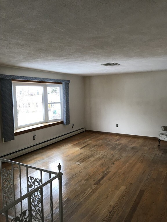 34 Sparhawk Dr, Burlington, MA 01803 - photo 5