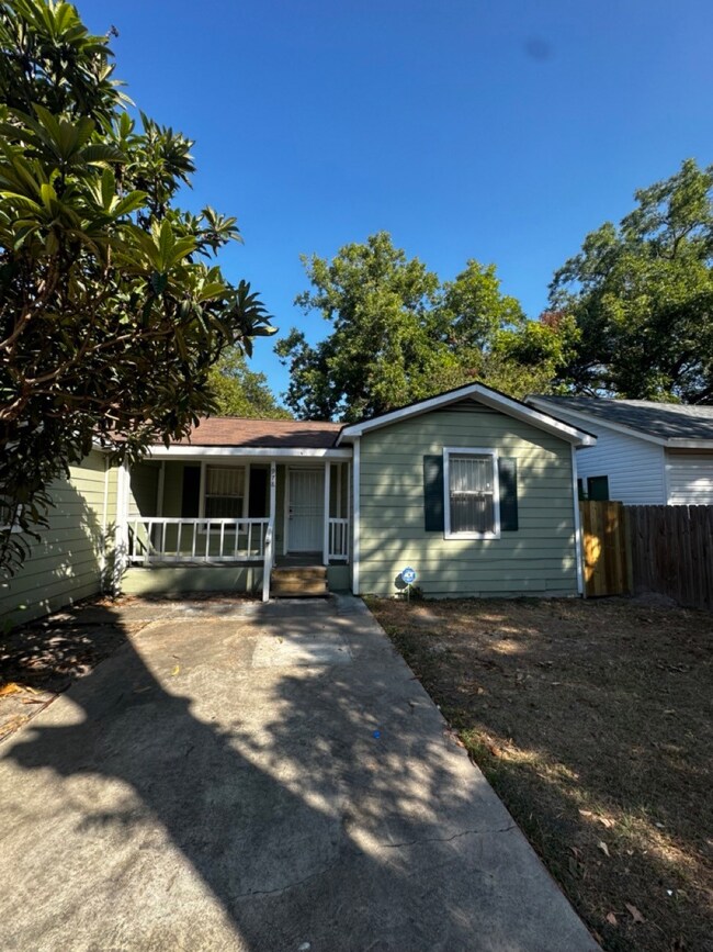 978 Ringold St unit A, Houston, TX 77088 - photo 2