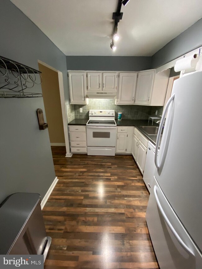 303 Bernard Ct, Chesterbrook, PA 19087 - photo 7