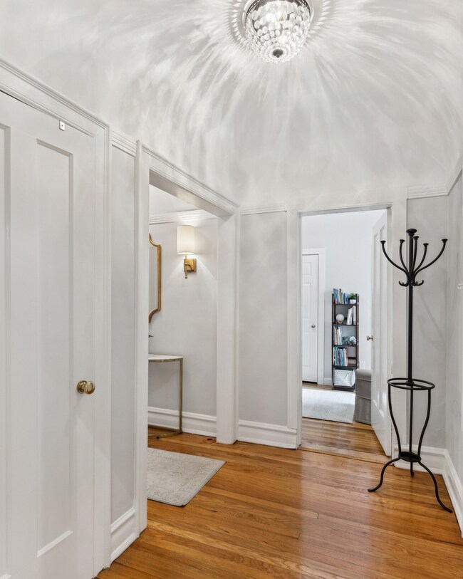 2910 N Pine Grove Ave unit 1, Chicago, IL 60657 - photo 3