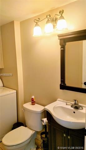 33 Clinton Ct unit A, Royal Palm Beach, FL 33411 - photo 6