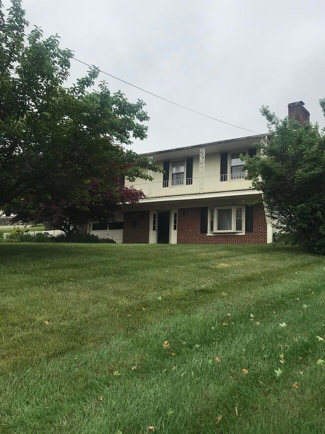 370 Runyon Rd, Harrodsburg, KY 40330 - photo 2