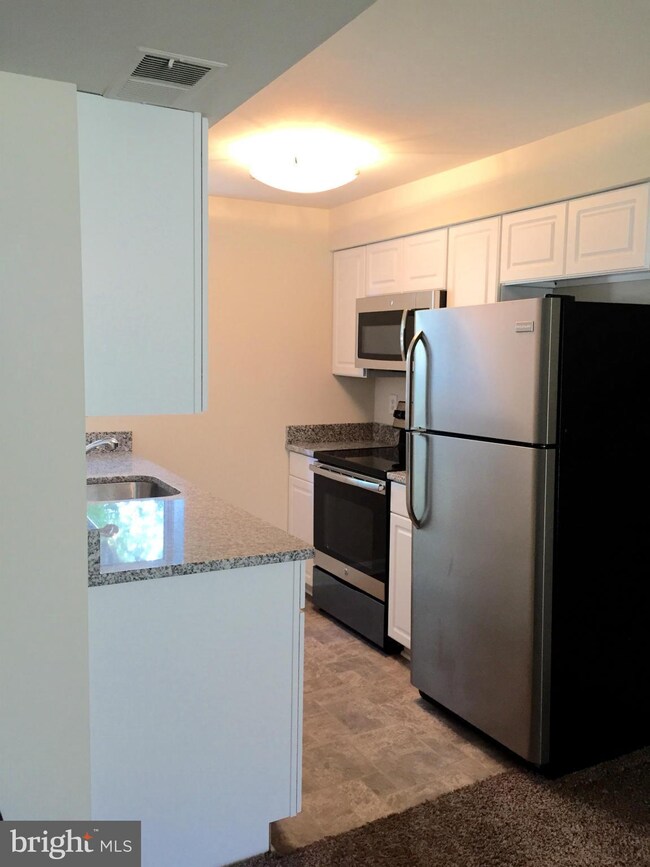 7945 Hugh Mullen Dr unit 71, Manassas, VA 20109 - photo 4