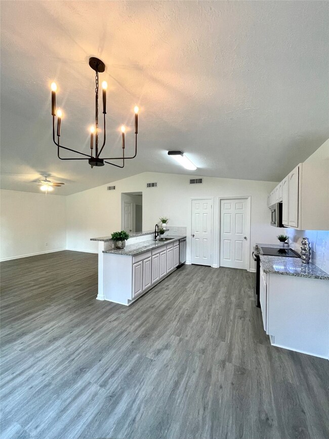 26664 E Christine Dr, Splendora, TX 77372 - photo 6