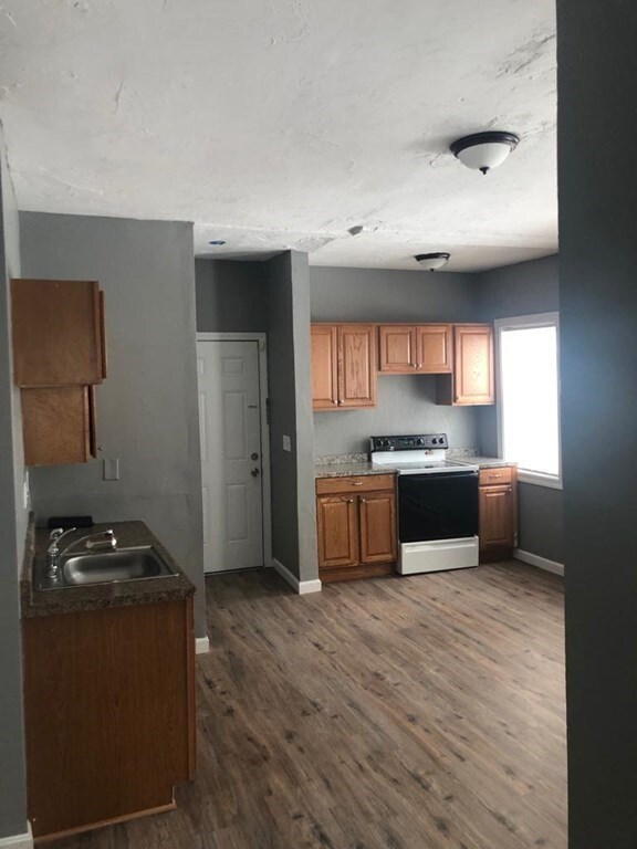 3 Hacker Ct unit 1, Worcester, MA 01603 - photo 3