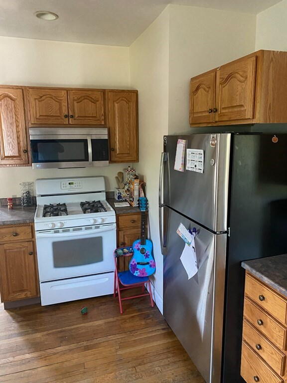 100 Parmenter Rd unit 2, Waltham, MA 02453 - photo 3